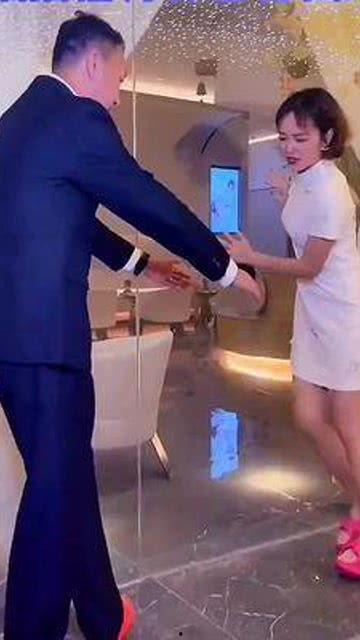 成人拖鞋居家怎么穿视频,打造舒适生活新体验