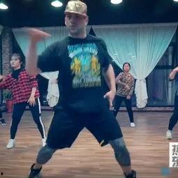 成人蒙族舞男生视频,男性舞者激情演绎草原风情