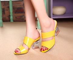 成人女孩大鲨鱼拖鞋视频