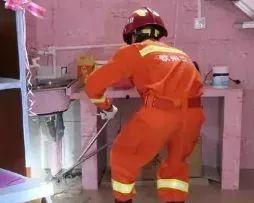 水枪成人冒火视频,水枪英雄逆行扑救，英勇瞬间引网友热议